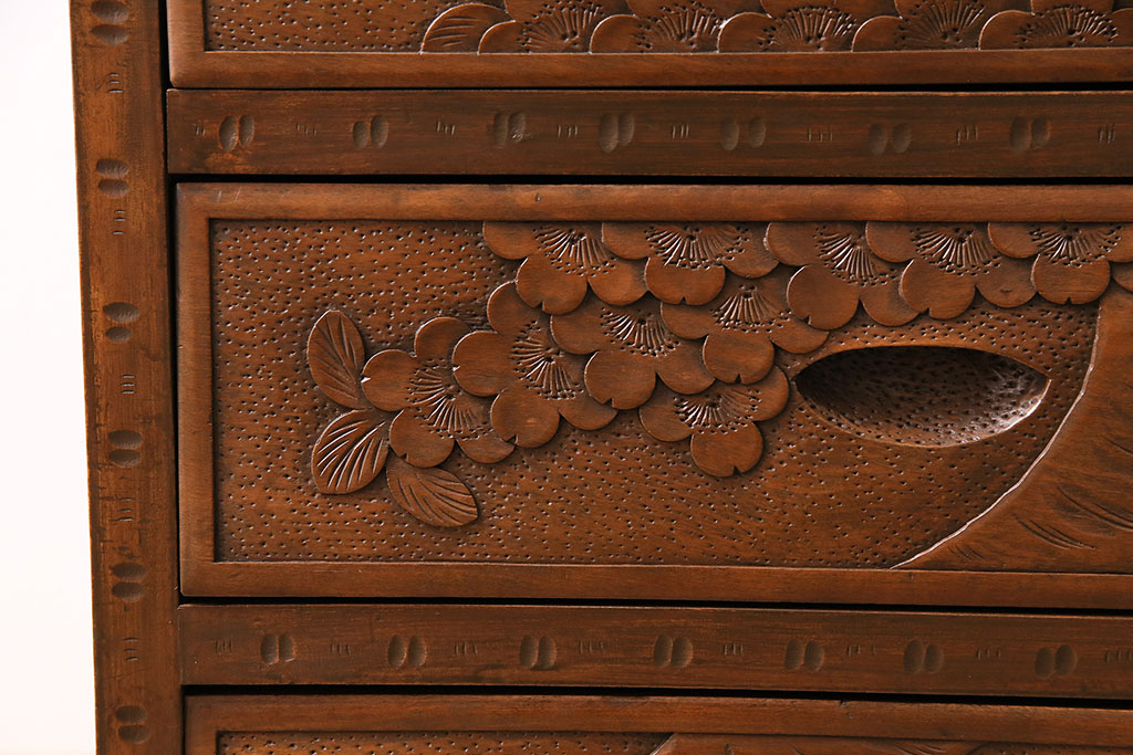 中古　美品　伝統工芸の軽井沢彫り　桜の図が優美な小引き出し(小物収納、チェスト)(R-047514)