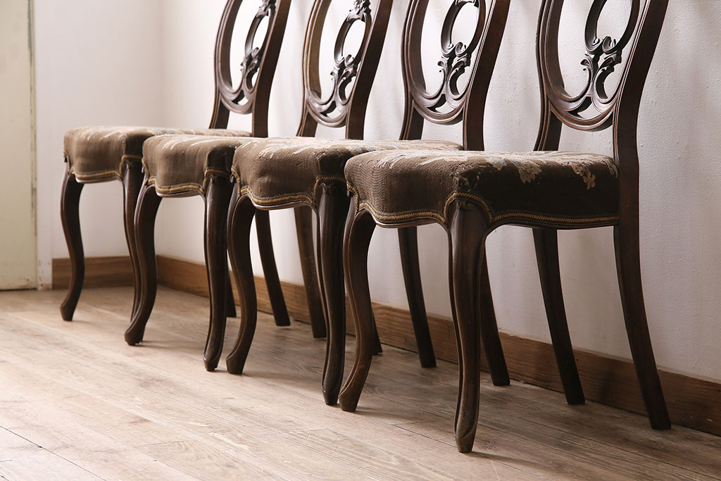 フランスアンティーク　マホガニー材　凝った彫りが優雅な雰囲気を醸し出すバルーンバックチェア4脚セット(ダイニングチェア、椅子)(R-047516)