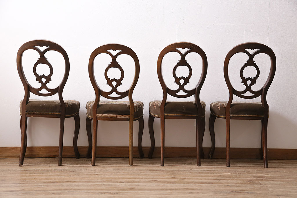 フランスアンティーク　マホガニー材　凝った彫りが優雅な雰囲気を醸し出すバルーンバックチェア4脚セット(ダイニングチェア、椅子)(R-047516)
