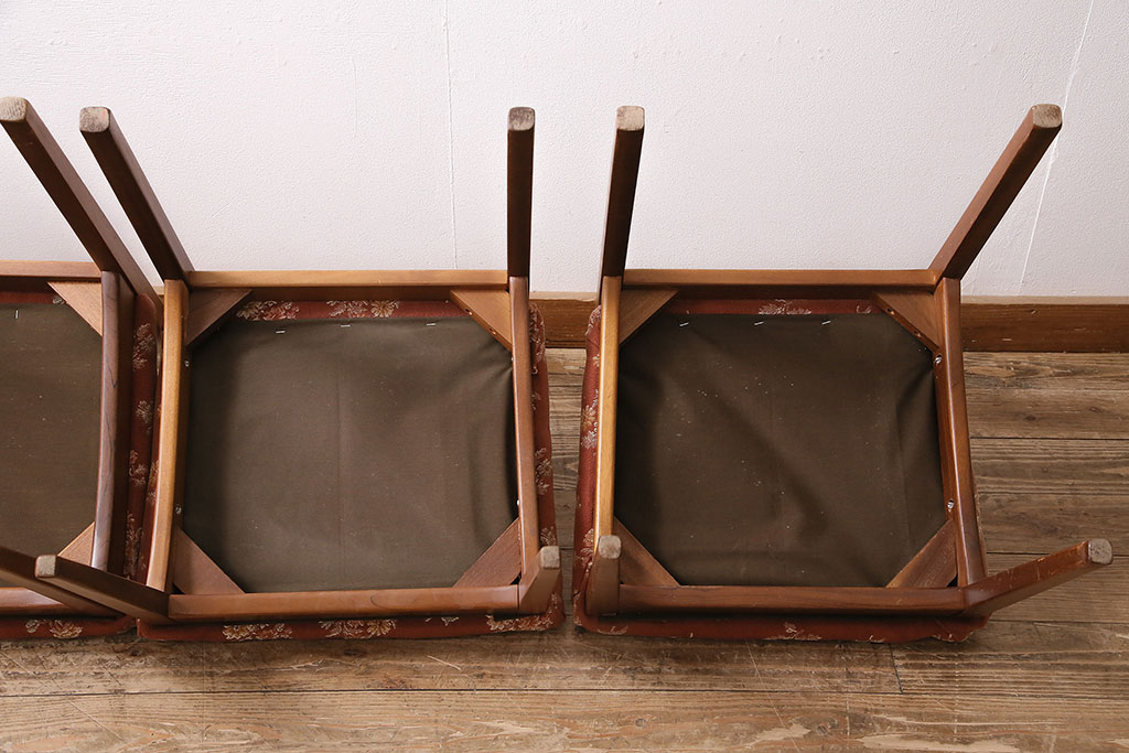 北欧ビンテージ　チーク材を使用したスタイリッシュなデザインのチェア4脚セット(ダイニングチェア、椅子)(R-047518)