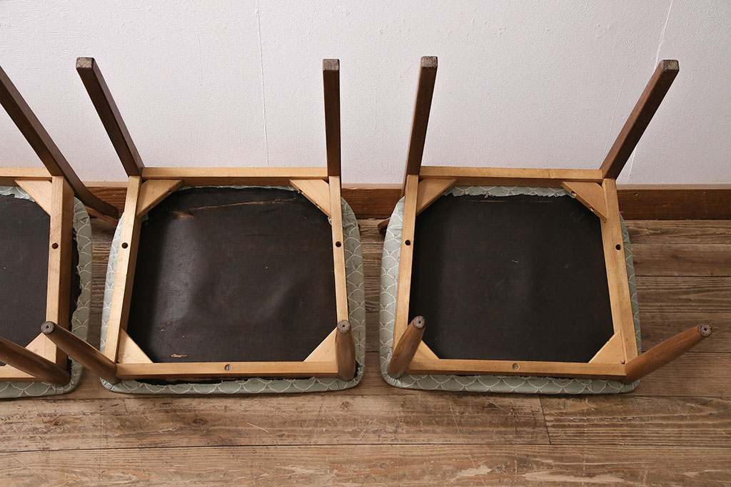 北欧ヴィンテージ　温かみのある雰囲気が魅力的なチーク材製のチェア4脚セット(ダイニングチェア、椅子、ビンテージ)(R-047519)