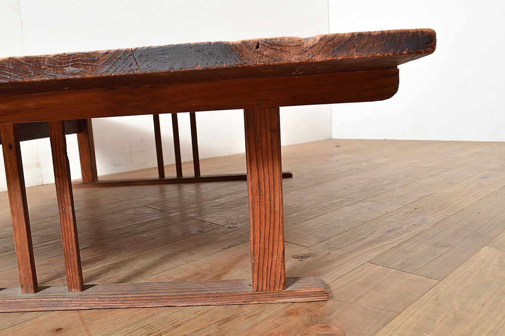 和製アンティーク　古い木の味わいを楽しめる特大サイズの裁ち板(テーブル、作業台)(R-047548)