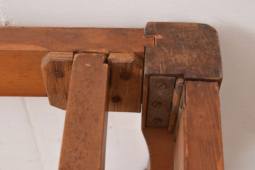 和製アンティーク 便利な折り畳み式!上品な佇まいの栓材製のテーブル