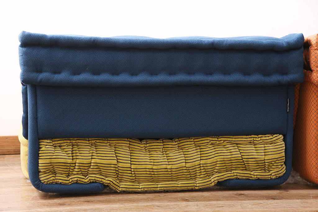 中古　一際目を引く個性的なデザインが素敵なRoche Bobois(ロッシュボボア)のソファ&クッションセット(3人掛け、2人掛け、1人掛け)(定価約110万円)(R-047576)