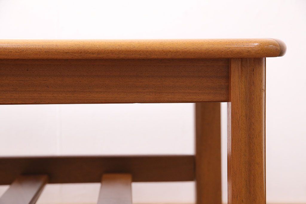 北欧ビンテージ　レトロなタイルトップが目を引くセンターテーブル(コーヒーテーブル、ローテーブル)(R-047582)