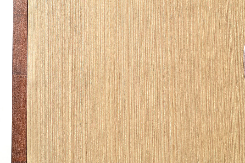 中古美品　民芸家具　縁・取っ手座桑材　特注品で作られた珍しいサイズ!コントラストがお洒落な国産桐箪笥(衣装箪笥、着物箪笥、和タンス、引き出し、桐たんす)(R-047599)