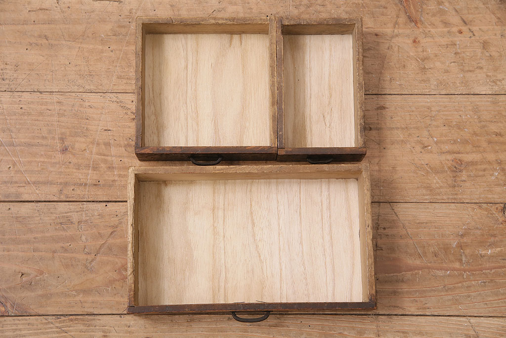 和製アンティーク　使い込まれた風合いが味わい深いタモ材製の裁縫箱(ソーイングボックス、小引き出し、小物収納)(R-047621)