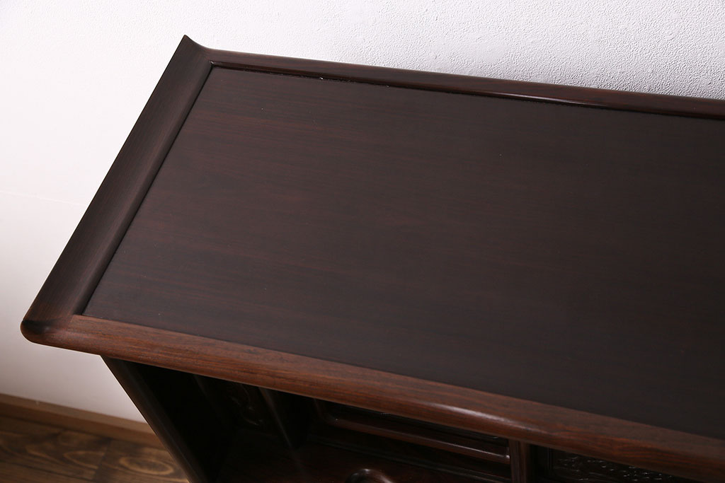 中古　国産指物家具　紫檀(シタン)材　高級品!漆塗りが上品な和の雰囲気を醸し出す飾り棚(茶棚、違い棚、戸棚、収納棚)(R-047625)