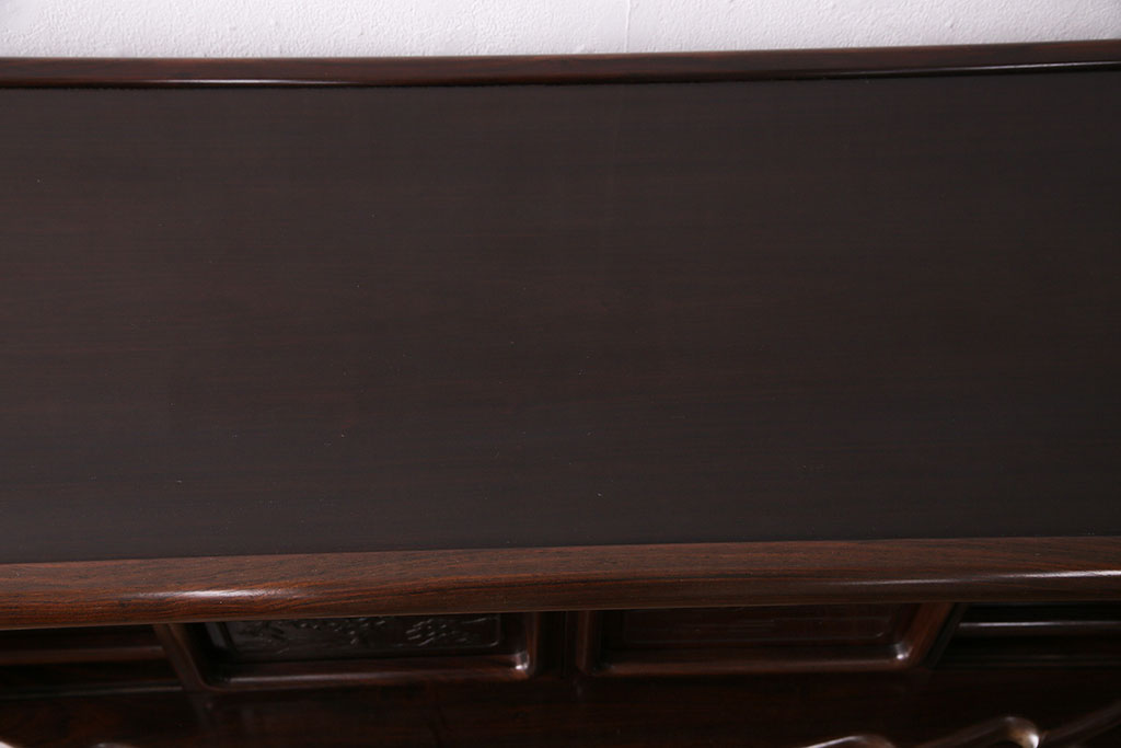 中古　国産指物家具　紫檀(シタン)材　高級品!漆塗りが上品な和の雰囲気を醸し出す飾り棚(茶棚、違い棚、戸棚、収納棚)(R-047625)