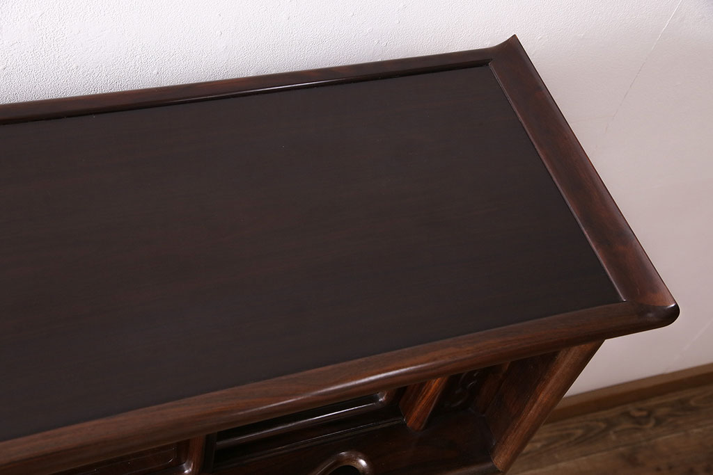 中古　国産指物家具　紫檀(シタン)材　高級品!漆塗りが上品な和の雰囲気を醸し出す飾り棚(茶棚、違い棚、戸棚、収納棚)(R-047625)