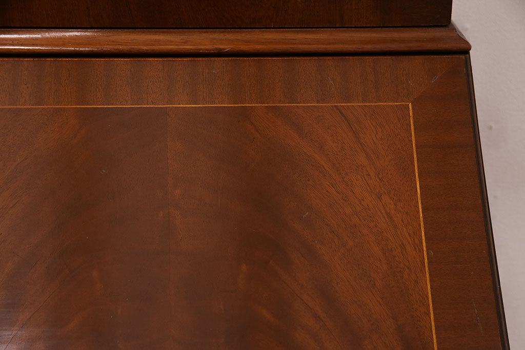 イギリスアンティーク　マホガニー材　象嵌入り　優雅でクラシックな雰囲気を醸し出すライティングビューロー(ビューロー、ブックケース、簿記机、収納棚、本箱)(R-047629)