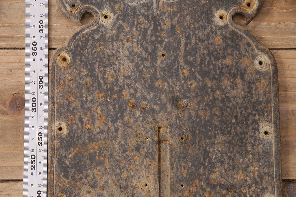 アンティーク雑貨　鶴と亀の意匠が魅力的な蔵戸の錠前金具(ディスプレイ雑貨、蔵戸パーツ)(R-047649)