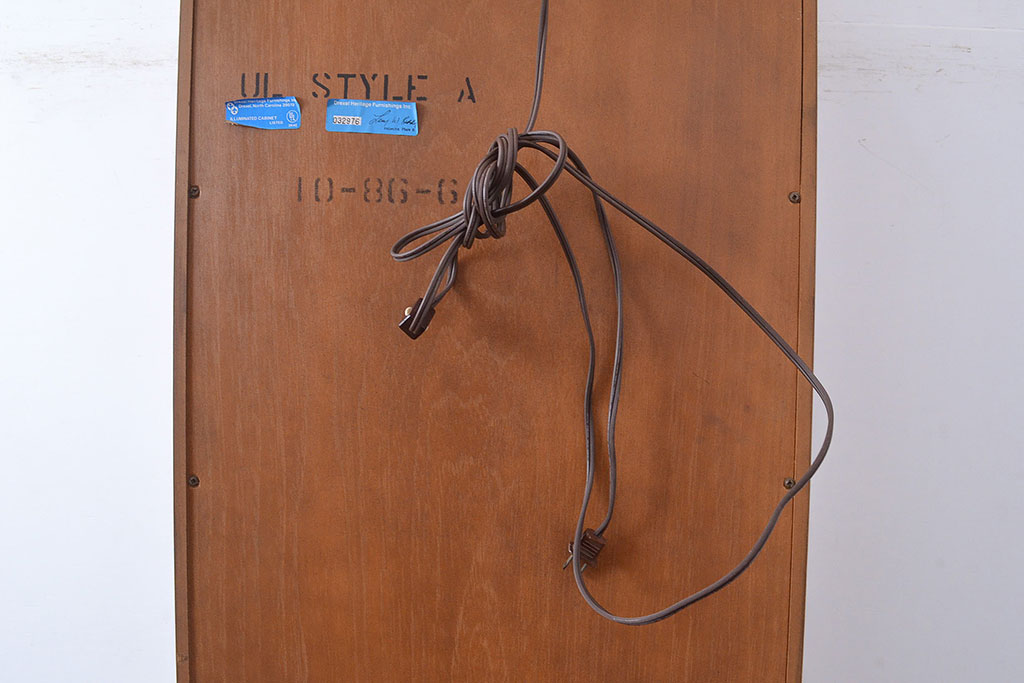 中古　アメリカ輸入モデル　DREXEL HERITAGE(ドレクセルヘリテイジ)　エレガントな佇まいが魅力的な縦長シルエットのキュリオケース(飾り棚、コレクションケース、ガラスケース)(R-047666)