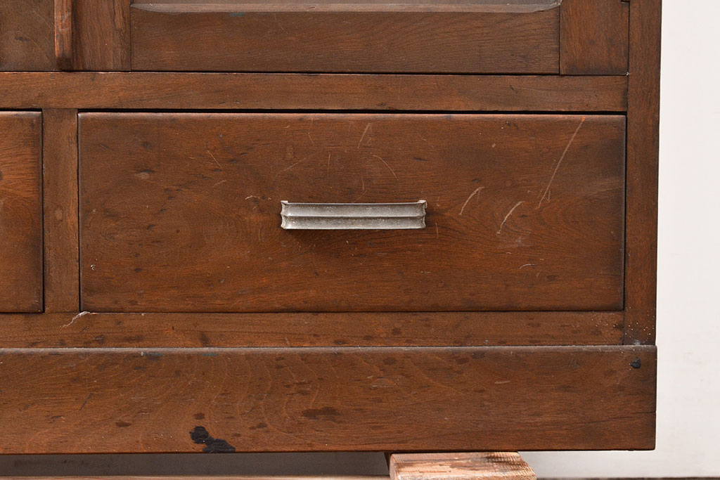 和製アンティーク　ノスタルジックな雰囲気漂うカバ材製の本箱(ブックケース、ガラス戸棚、収納棚、キャビネット)(R-047671)