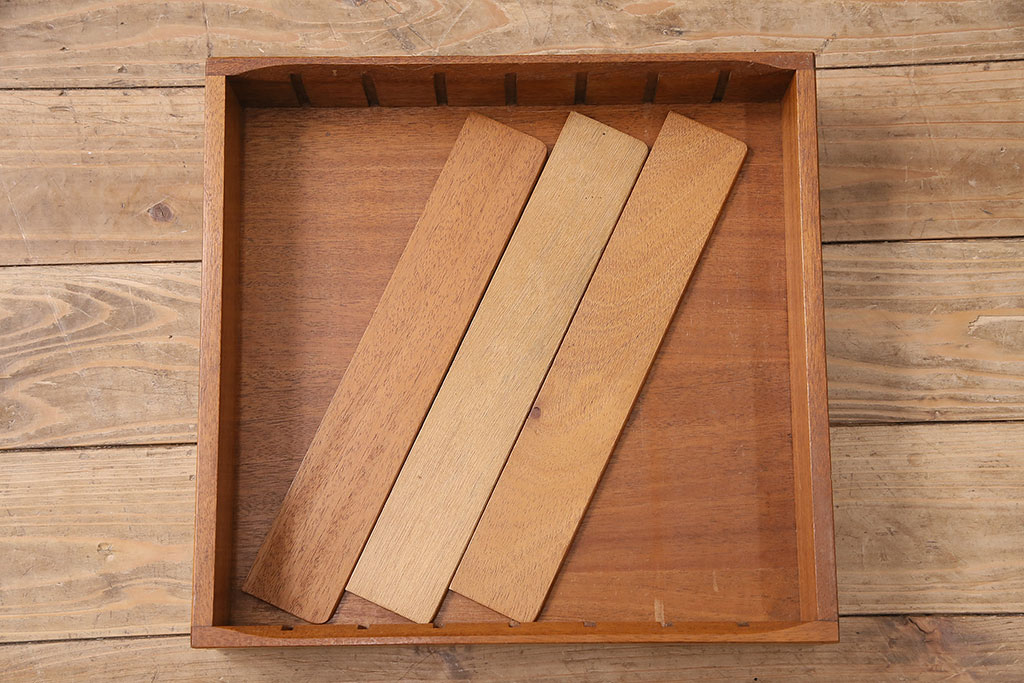 ヴィンテージ　楡材　ERCOL(アーコール)　イギリスから届きました!温もり溢れるキャスター付きサイドボード(収納棚、キャビネット、ビンテージ)(R-047684)