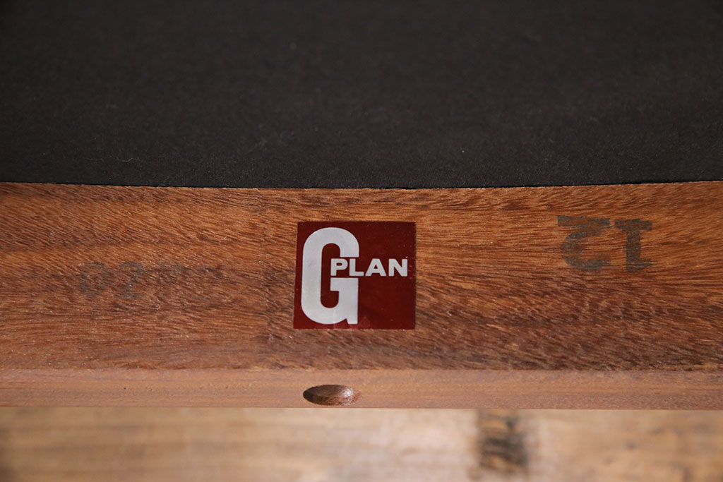 【セミオーダー家具実例】G-PLANのチェア4脚に高品質リペアを施しました。脚の強度やガタつき・グラつきチェックもばっちり!座面の生地はお客様に選んでいただき張替えました。(ダイニングチェア、椅子)