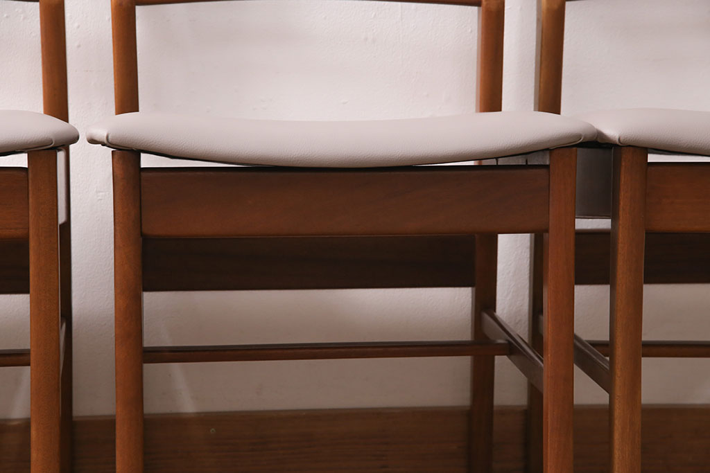 【セミオーダー家具実例】北欧ヴィンテージのチェア5脚に高品質リペアを施しました。座面生地はカタログよりお好きなものを選んでいただき張り替えました。(椅子、ダイニングチェア)
