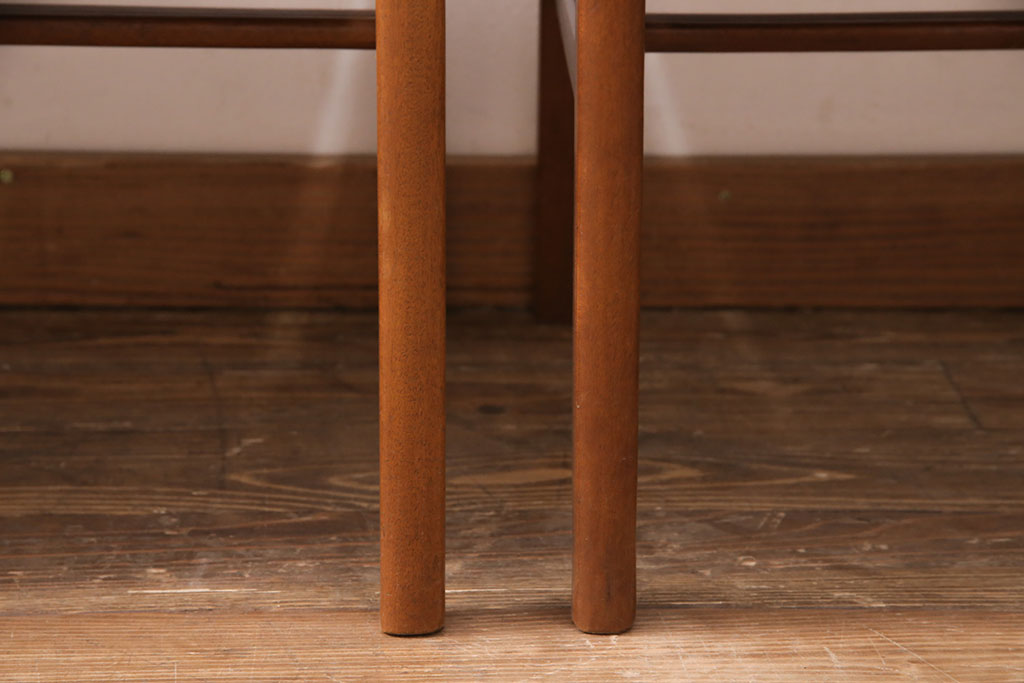 【セミオーダー家具実例】北欧ヴィンテージのチェア5脚に高品質リペアを施しました。座面生地はカタログよりお好きなものを選んでいただき張り替えました。(椅子、ダイニングチェア)