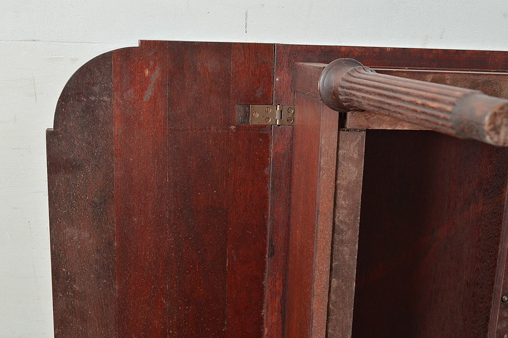 イギリスアンティーク　クラシカルな佇まいが魅力的なマホガニー材製のバタフライセンターテーブル(エクステンション、ローテーブル)(R-047709)