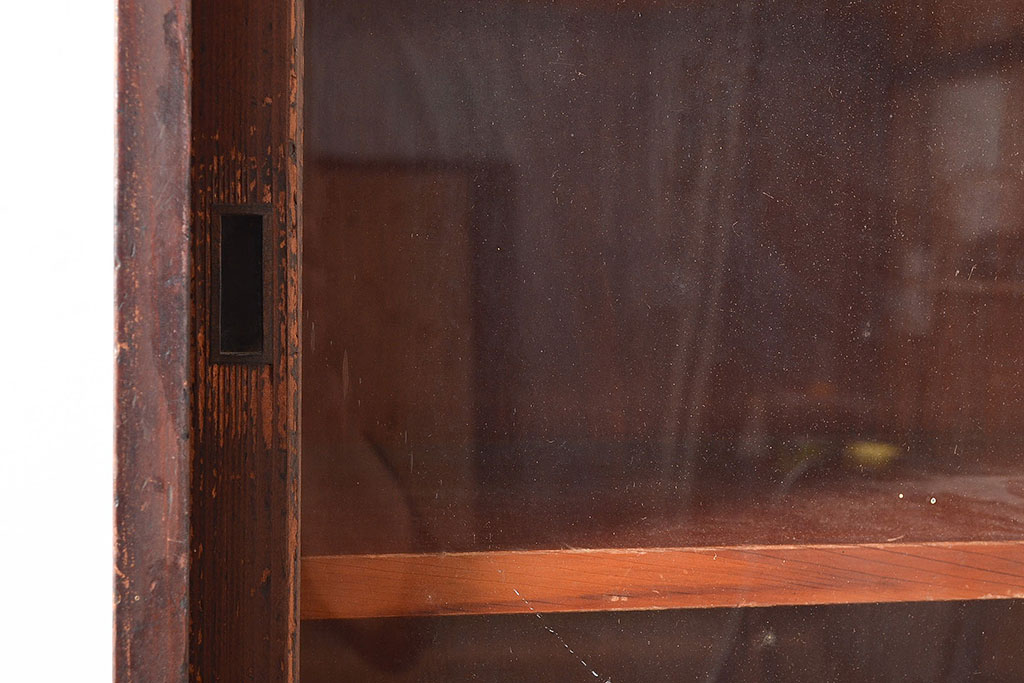 和製アンティーク　レトロな佇まいが趣溢れるヒノキ材製の重ね戸棚(収納棚、飾り棚、キャビネット)(R-047721)