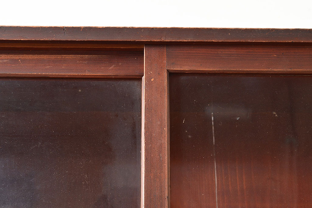 和製アンティーク　レトロな佇まいが趣溢れるヒノキ材製の戸棚(収納棚、飾り棚、キャビネット)(R-047722)