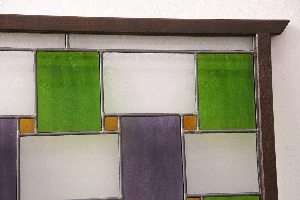 【オーダー建具実例】ご希望のサイズ、デザインで衝立を新規製作。レトロな結霜ガラスに加え、黄色、明るい緑、紫の色ガラスを入れて大正ロマンな雰囲気に仕上がりました。(つい立て、パーテーション)
