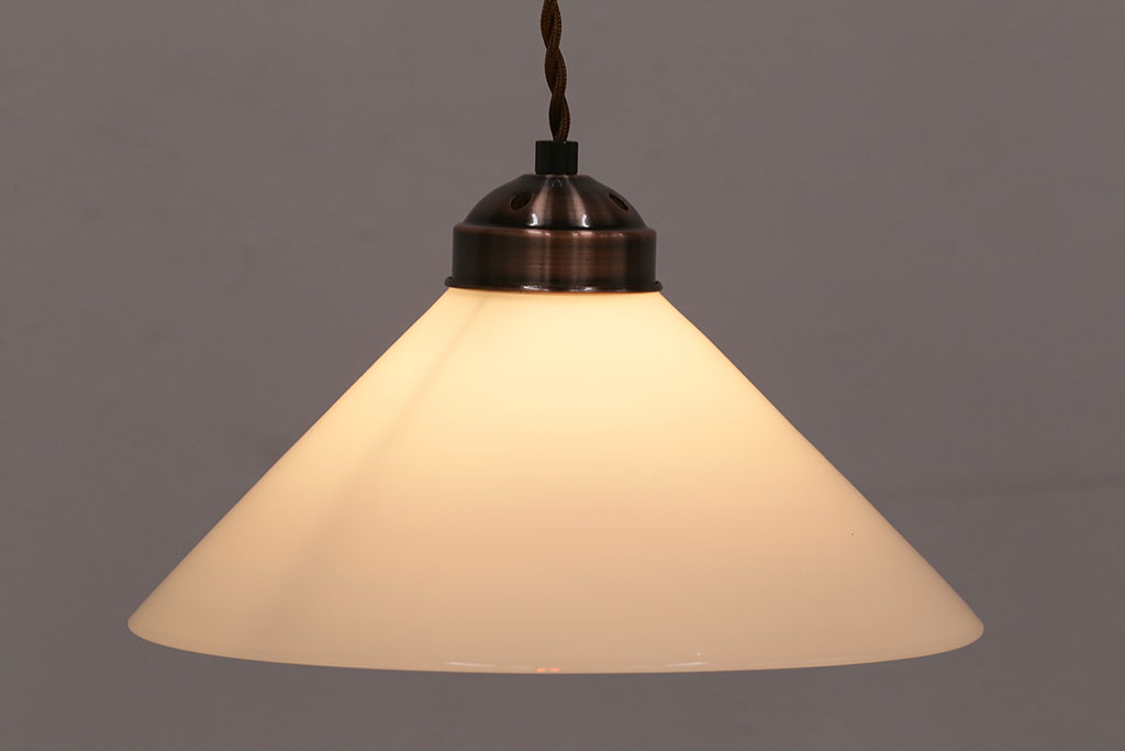 ヴィンテージ照明　シンプルなシェードが魅力のペンダントライト(ランプシェード、天井照明、ビンテージ)(R-047792)