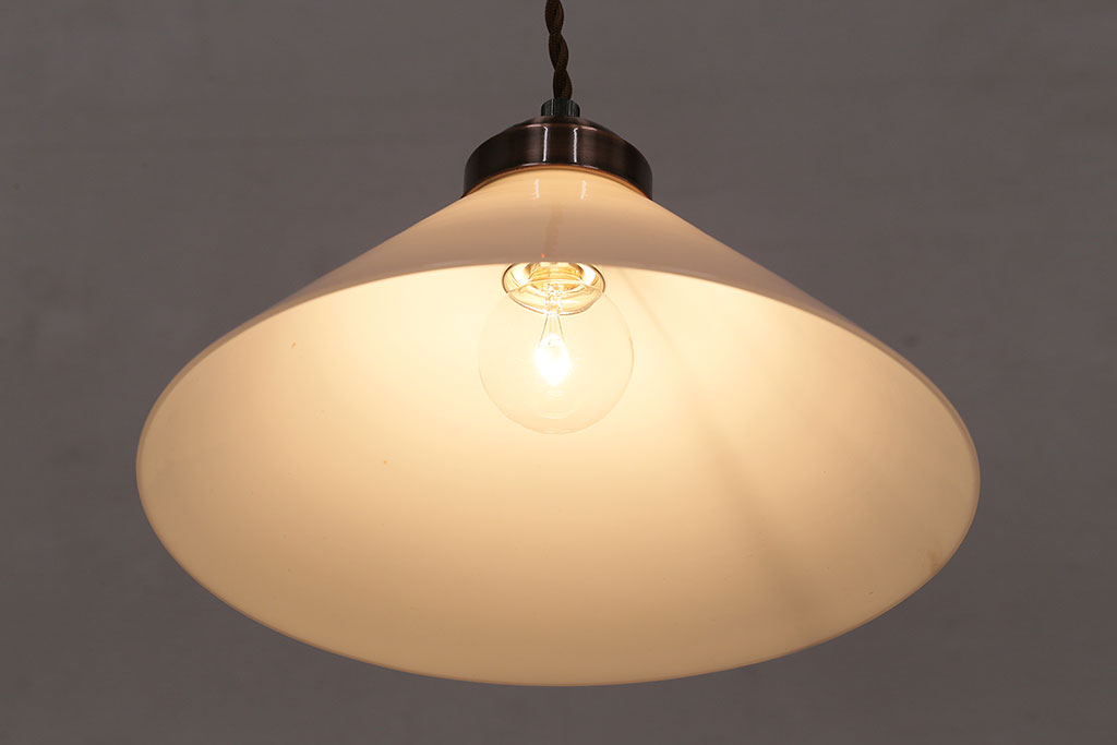 ヴィンテージ照明　シンプルなシェードが魅力のペンダントライト(ランプシェード、天井照明、ビンテージ)(R-047792)