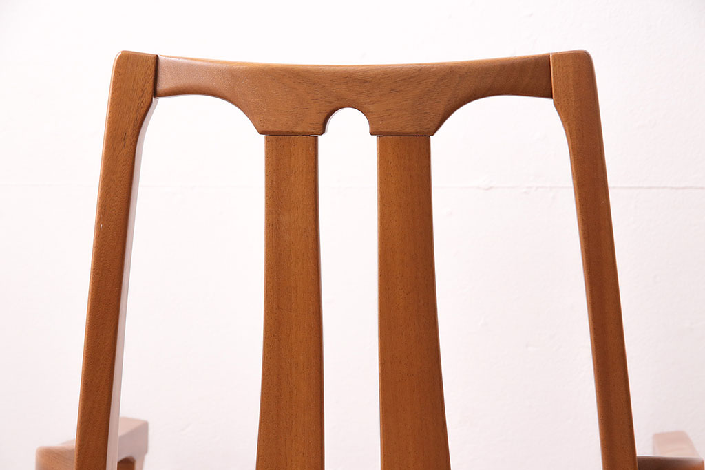 イギリスビンテージ　洗練されたデザインが格好良いチーク材製のアームチェア2脚セット(ダイニングチェア、椅子)(R-047804)