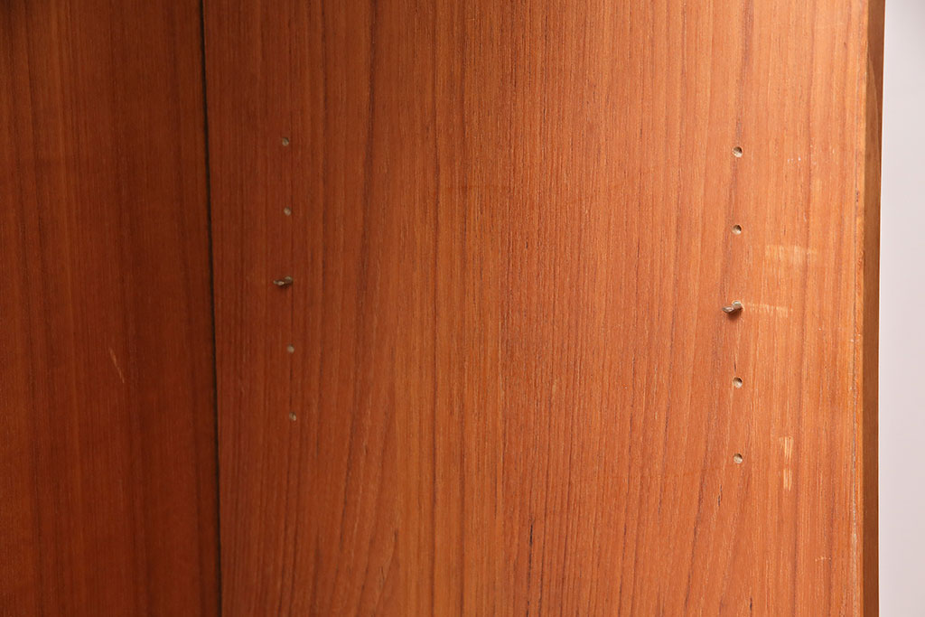 北欧ビンテージ　チーク材　木のぬくもりを存分にお楽しみいただけるウォールユニット(キャビネット、テレビ台、収納棚、戸棚、飾り棚)(R-047810)