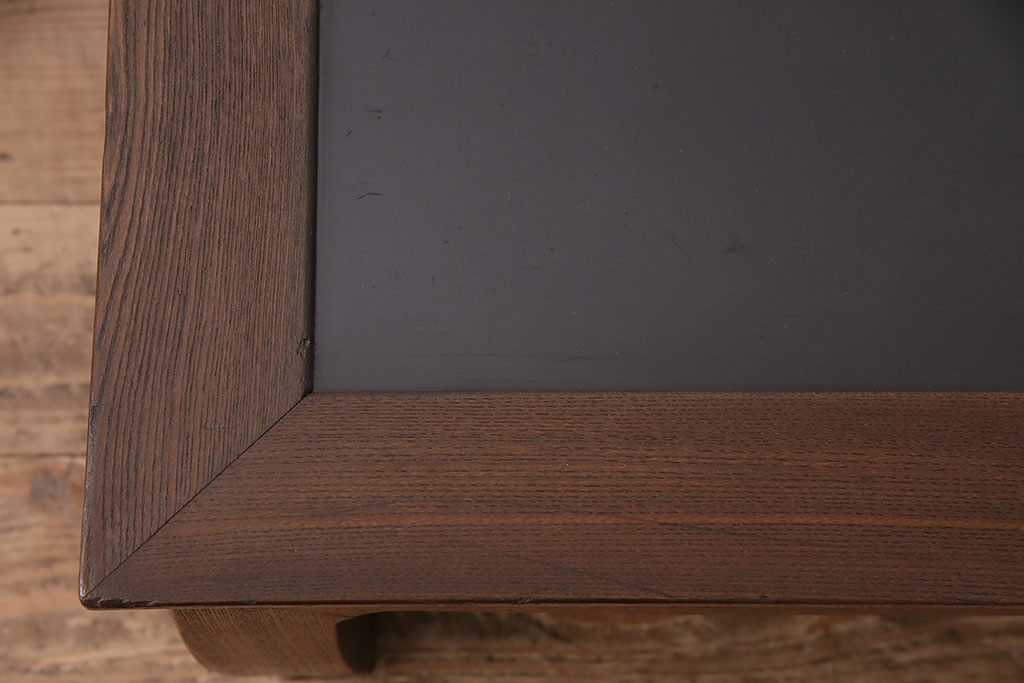 アンティーク　ケヤキ材製　異素材の組み合わせがお洒落な小振りの座卓(センターテーブル、ローテーブル)(R-047817)
