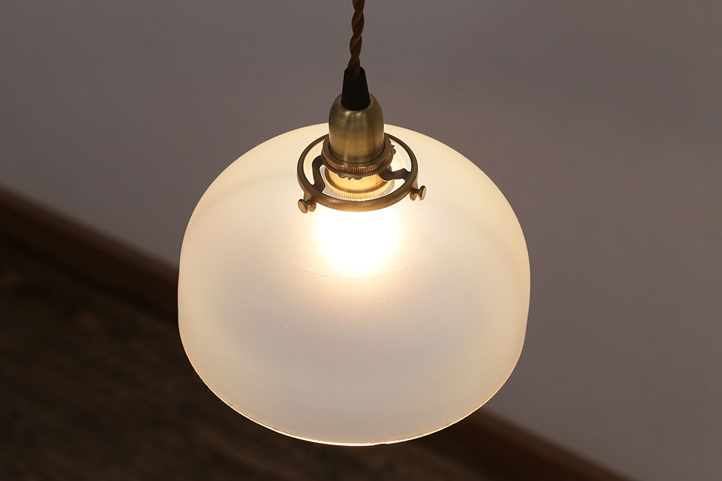 アンティーク照明　上品な雰囲気漂うオパールガラスのペンダントライト(天井照明、吊り下げ照明)(R-047819)
