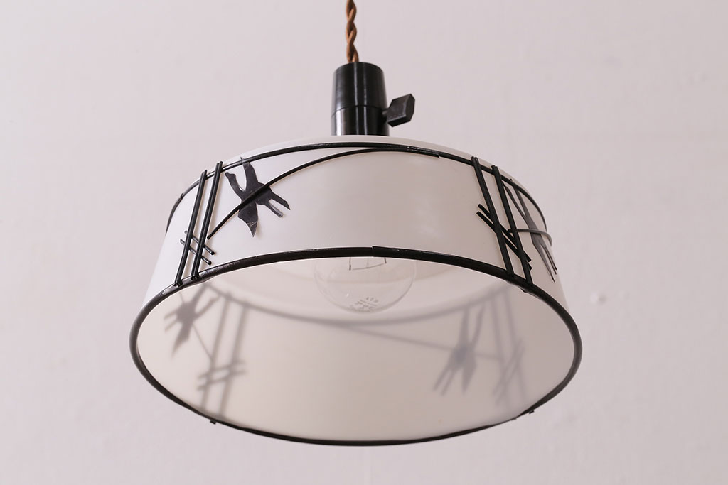 レトロ照明　ベークライト製　鶴のセルロイド装飾がアクセントになったペンダントライト(天井照明、吊り下げ照明、セル巻き)(R-047824)