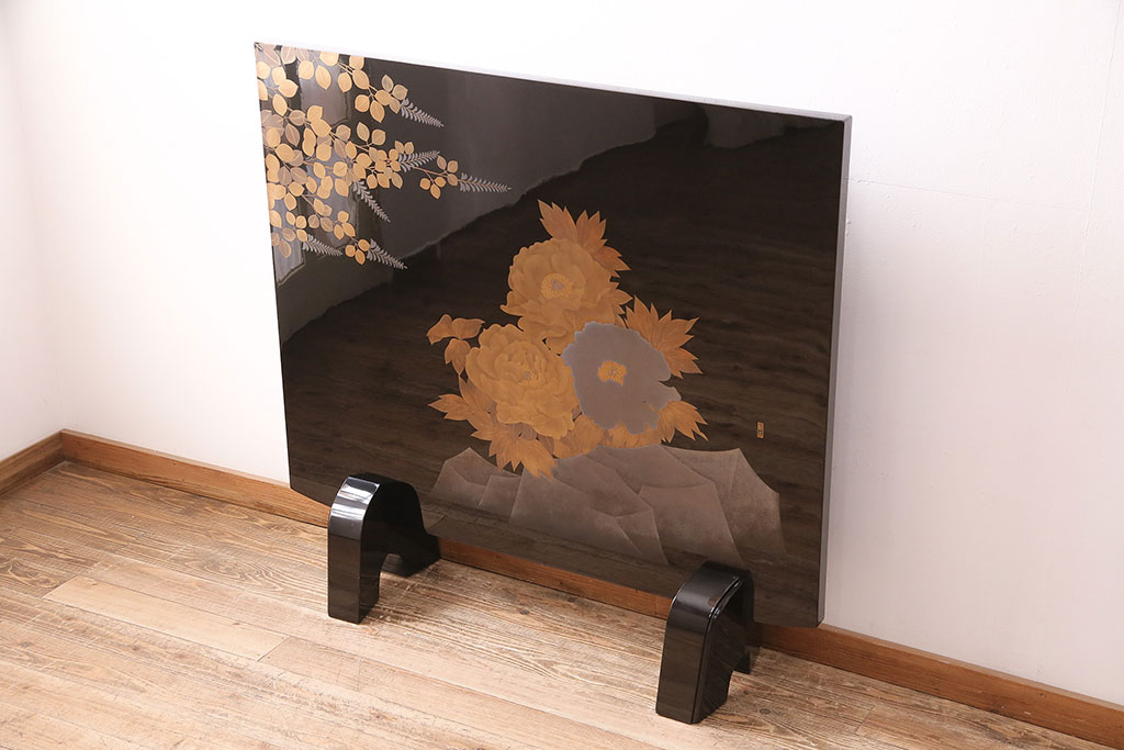 中古　美品　民芸家具　輪島塗　井波唯志作　萩に牡丹　金銀蒔絵　蒔絵の意匠が見事な大振りの衝立(定価約450万円)(つい立て)(R-047826)