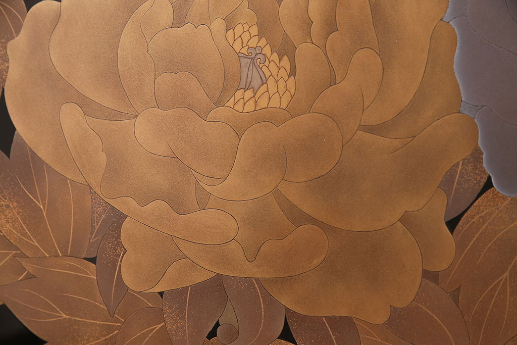 中古　美品　民芸家具　輪島塗　井波唯志作　萩に牡丹　金銀蒔絵　蒔絵の意匠が見事な大振りの衝立(定価約450万円)(つい立て)(R-047826)