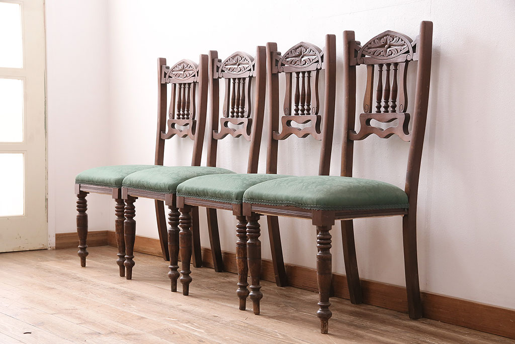 イギリスアンティーク　クラシカルな佇まいが魅力的なウォールナット材製のチェア4脚セット(ダイニングチェア、椅子)(R-047843)