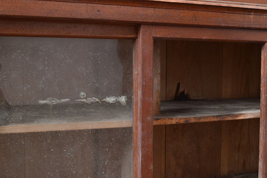 和製アンティーク　大正昭和初期　前面タモ材　ノスタルジックな雰囲気漂う上手物のガラス戸棚(収納棚、飾り棚、キャビネット、リビングボード)(R-047865)
