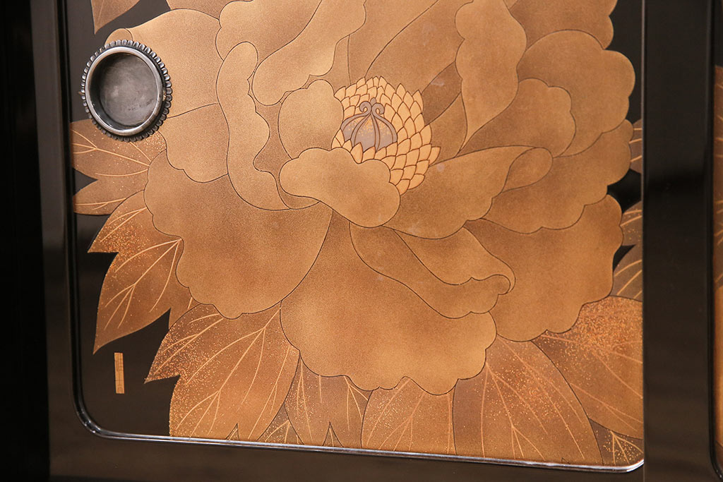 買取】輪島塗 井波唯志作 萩に牡丹 金銀蒔絵 飾り棚を買取りまし