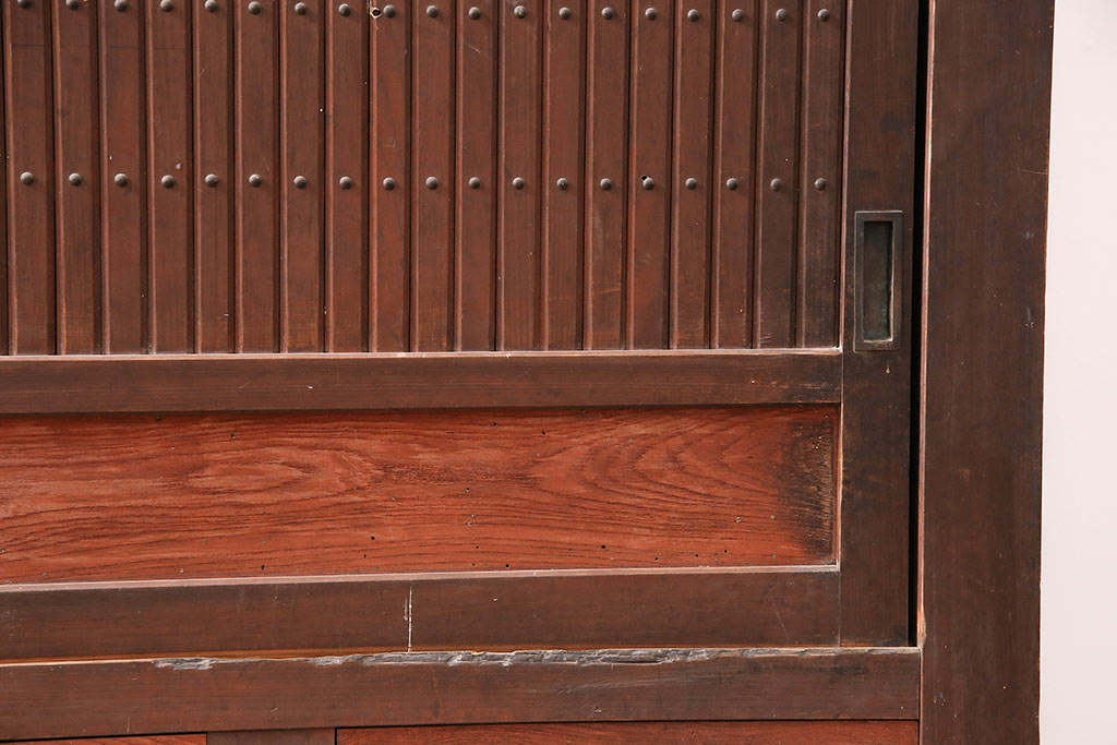 和製アンティーク　前面ヒノキ材・ケヤキ材　関西水屋　上品な和の雰囲気づくりにおすすめなサイドボード(水屋箪笥、収納棚、戸棚)(R-047908)