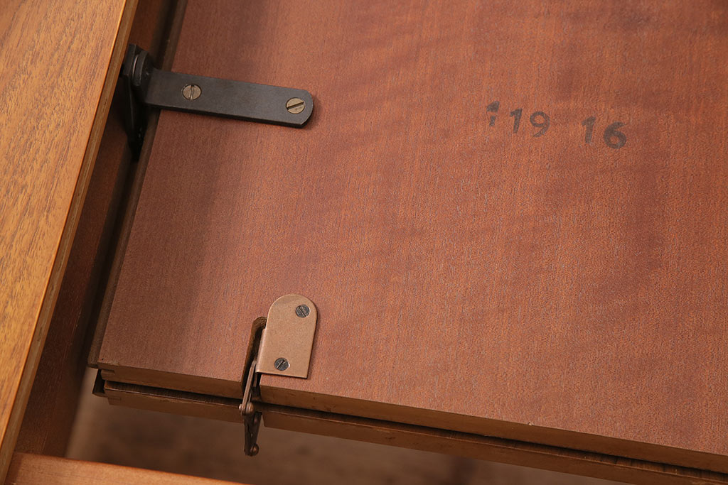 ヴィンテージ家具　人気のG-PLAN(ジープラン)!お部屋に優しい印象を与えるオーバル型のエクステンションテーブル(ダイニングテーブル、ビンテージ)(R-047909)