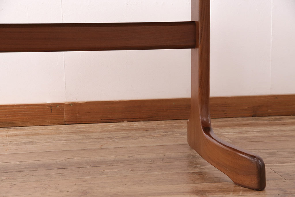 ヴィンテージ家具　人気のG-PLAN(ジープラン)!お部屋に優しい印象を与えるオーバル型のエクステンションテーブル(ダイニングテーブル、ビンテージ)(R-047909)