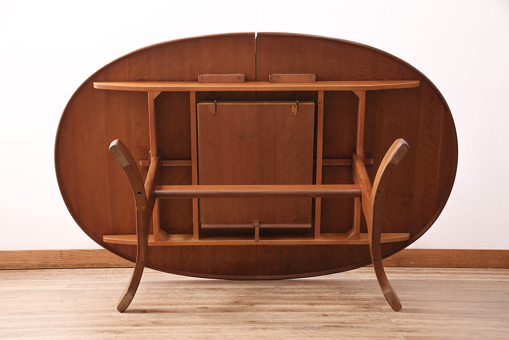 ヴィンテージ家具　人気のG-PLAN(ジープラン)!お部屋に優しい印象を与えるオーバル型のエクステンションテーブル(ダイニングテーブル、ビンテージ)(R-047909)