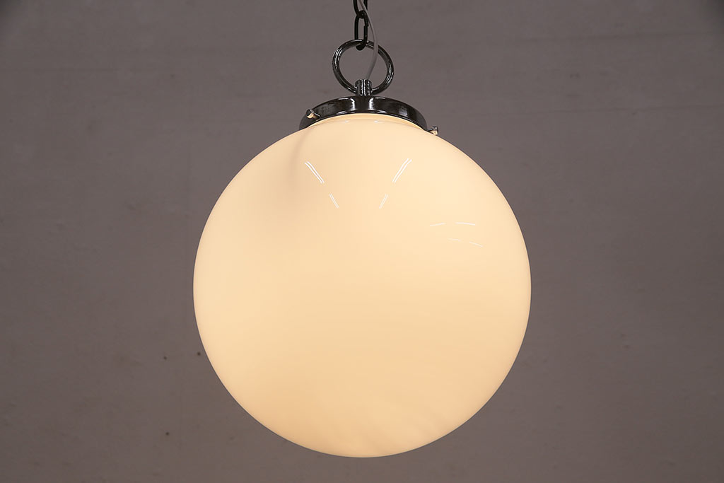 ビンテージ照明　様々なテイストの空間に馴染みやすい球体型の天井照明(ペンダントライト、吊り下げ照明)(R-047916)