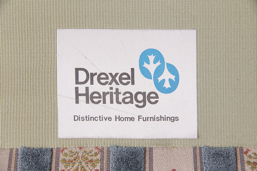 中古 優雅なひとときを演出するDREXEL HERITAGE(ドレクセルヘリテイジ)の3シートクッションソファ(3人掛け)(R-047935)