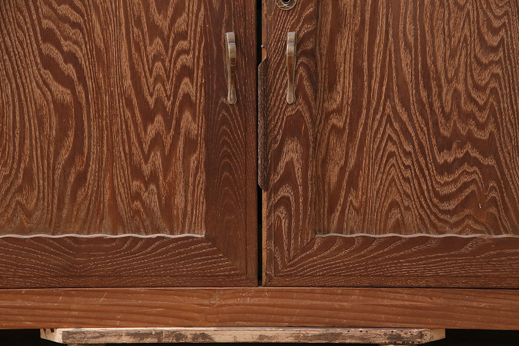 和製アンティーク　衣装盆付き　ニレ材の杢目が楽しめる凝った作りのサイドボード(時代箪笥、着物箪笥、両開き扉)(R-047939)