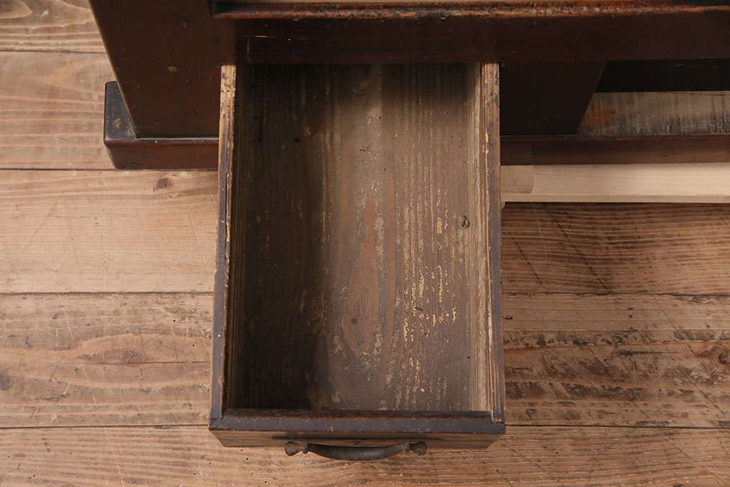 和製アンティーク　透かしの意匠が趣溢れる四尺水屋箪笥サイドボード(収納棚、戸棚、サイドキャビネット)(R-047944)