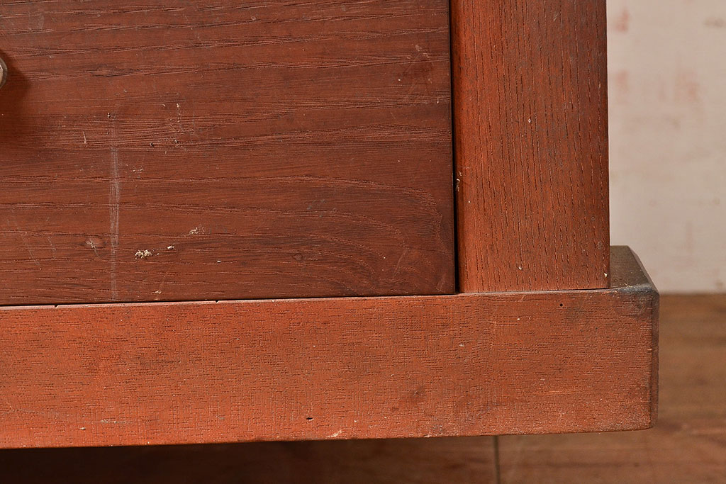 和製アンティーク　前面ケヤキ材　赤みがかった木色が目を引く上手物の重ね戸棚(収納棚、食器棚、キャビネット、ガラス戸棚)(R-047947)