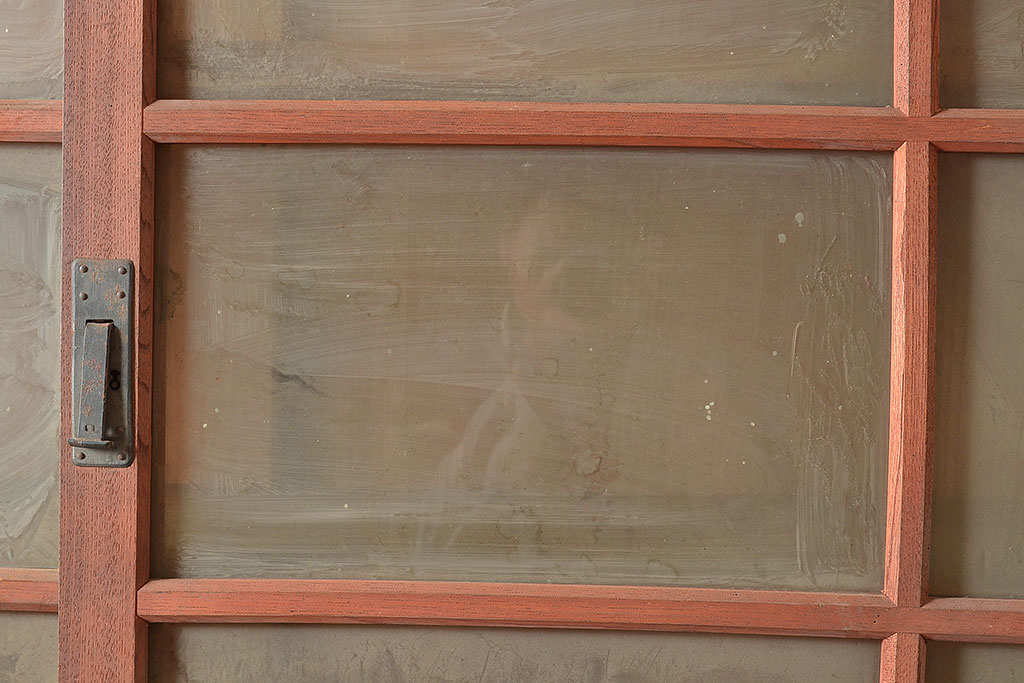 和製アンティーク　前面ケヤキ材　赤みがかった木色が目を引く上手物の戸棚(収納棚、食器棚、キャビネット、ガラス戸棚)(R-047948)