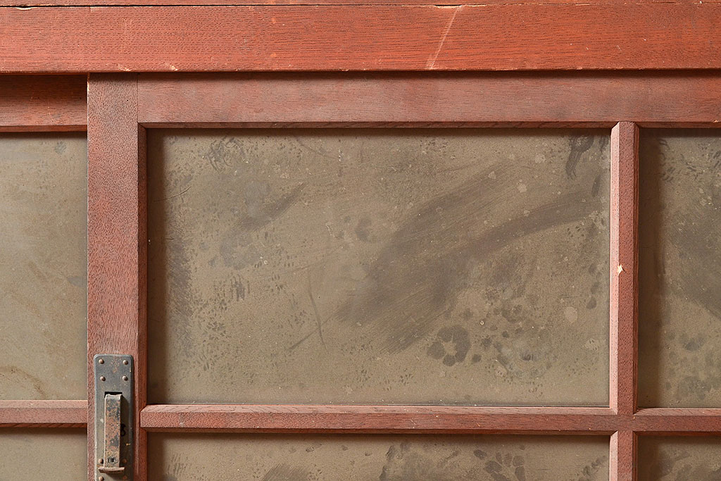 和製アンティーク　前面ケヤキ材　赤みがかった木色が目を引く上手物の戸棚(収納棚、食器棚、キャビネット、ガラス戸棚)(R-047949)