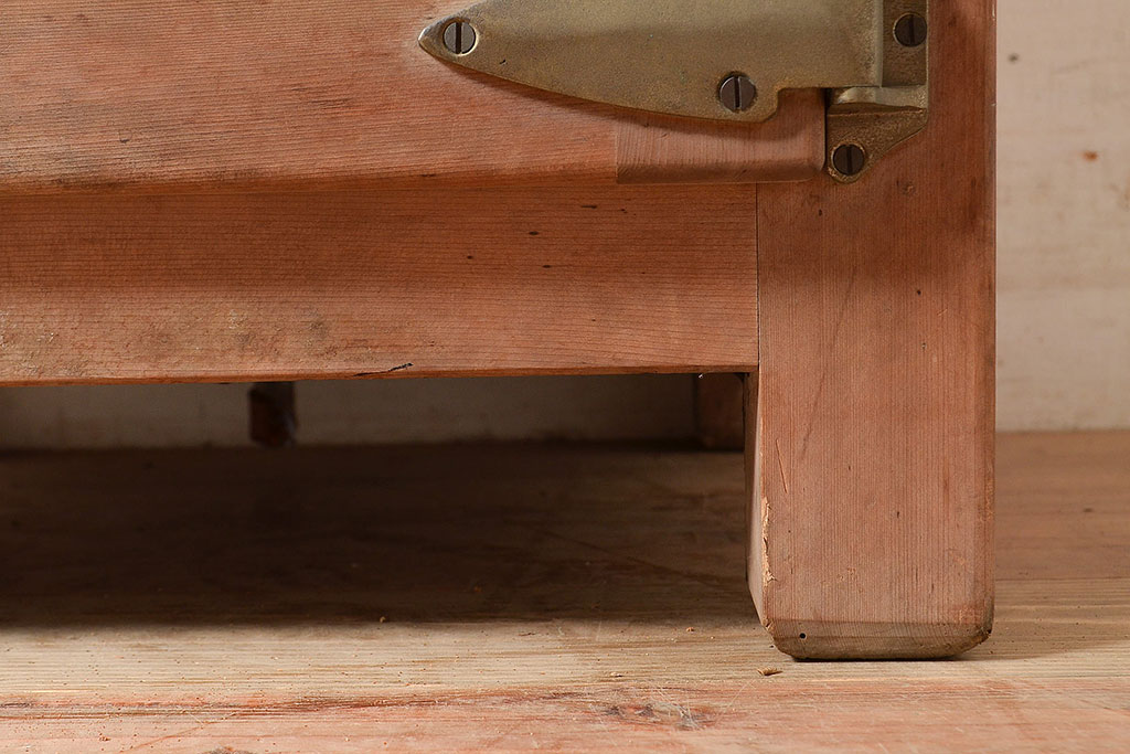 和製アンティーク　サワラ材　昭和レトロな空間づくりにおすすめの木製冷蔵庫(収納棚、戸棚、キャビネット、ディスプレイ)(R-047965)